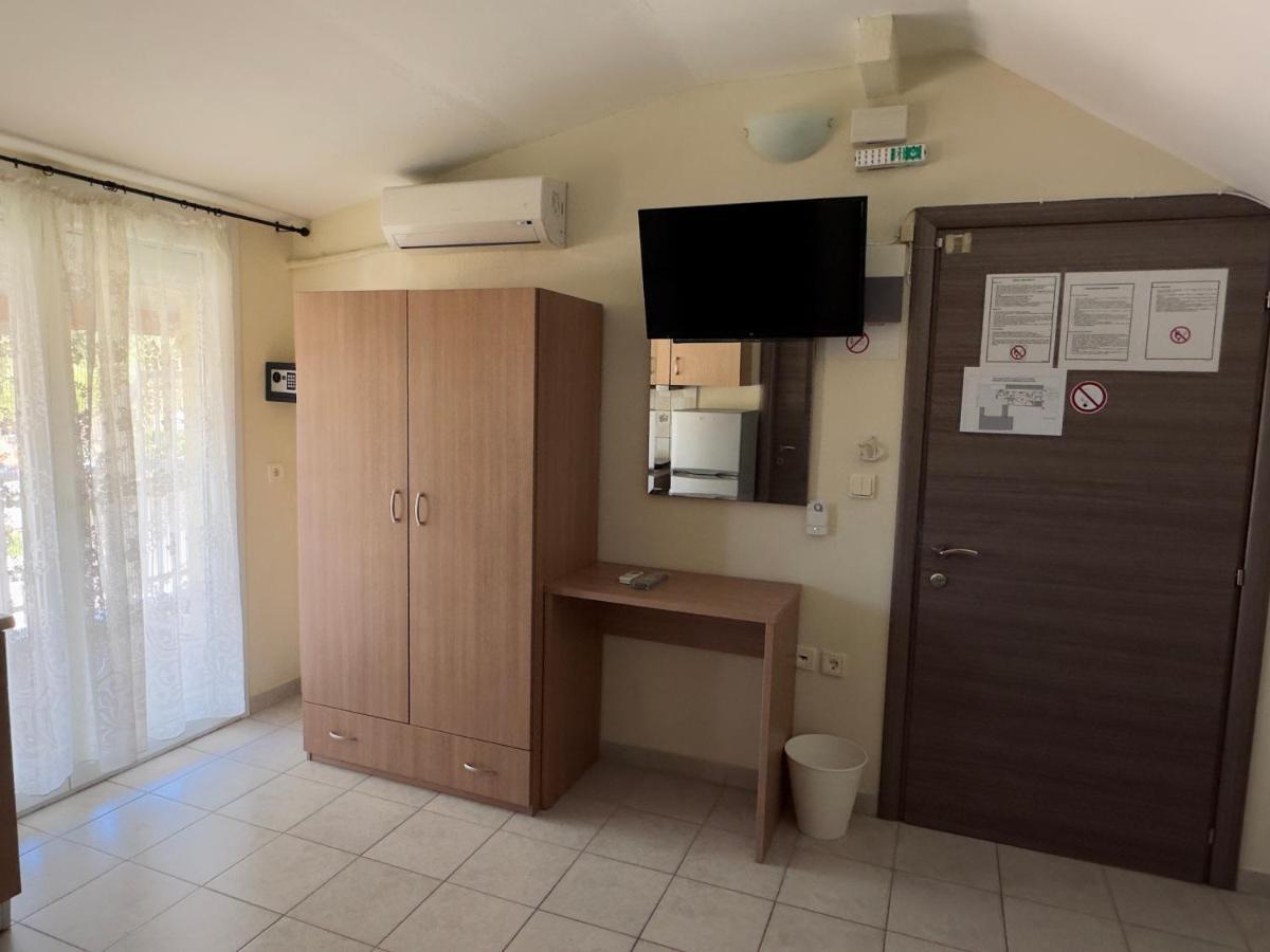 Anna Rooms Vrasná Buitenkant foto