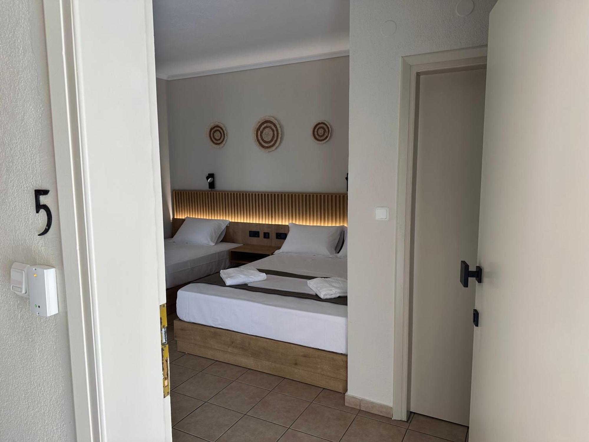 Anna Rooms Vrasná Buitenkant foto