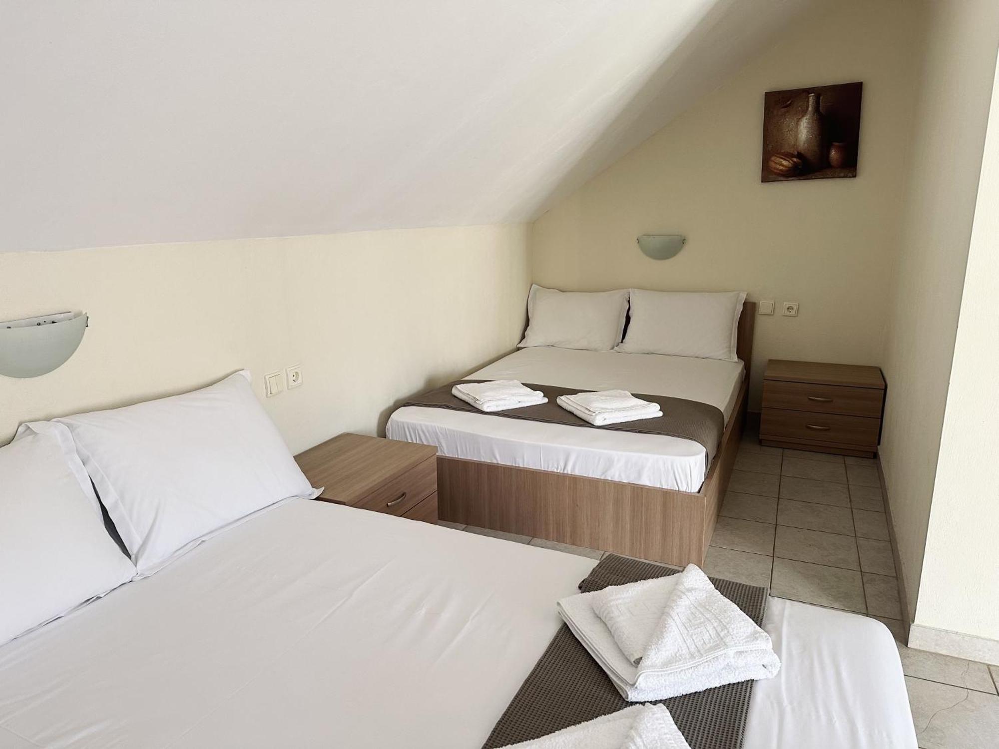 Anna Rooms Vrasná Buitenkant foto